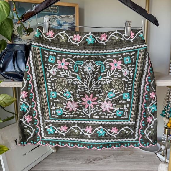 NWT-Francesca's Olive Green Mini Skirt w/ Embroidered Floral Design-Size Small - Picture 4 of 9